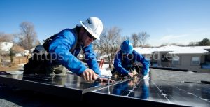 montaje sistema de energía solar